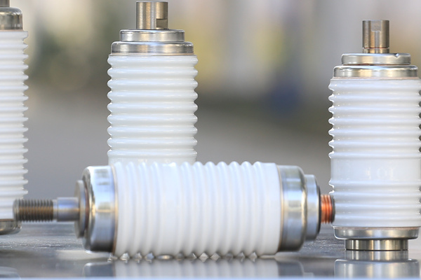 怎樣解決真空滅弧室的漏氣問(wèn)題？